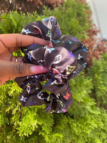 Louis V Scrunchie *multi-color*